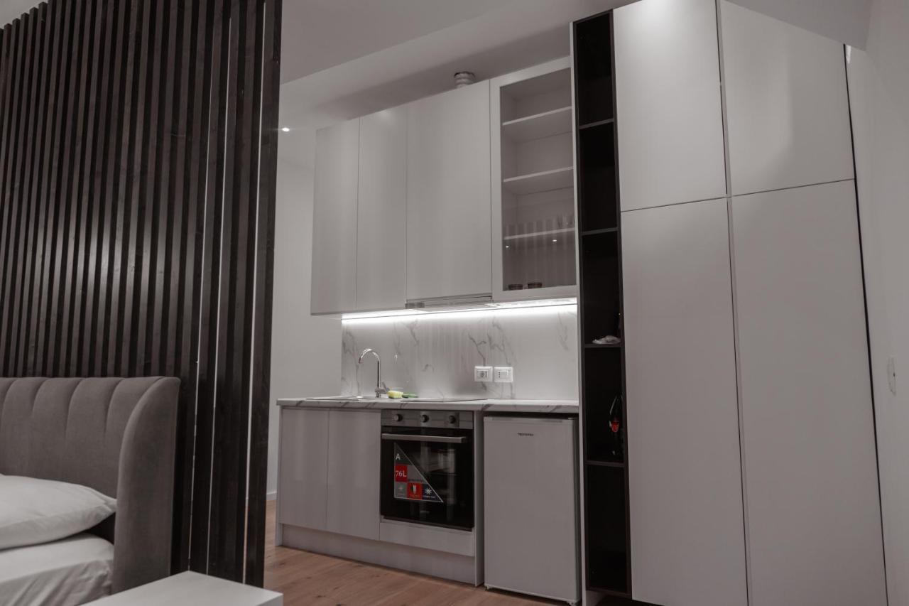 Britney'S Apartments Тирана Екстериор снимка